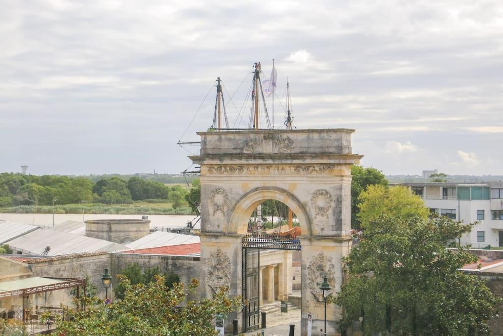 Cote Cour - Appartement En Plein Centre-Ville & Proche Des Thermes Rochefort  Exterior foto