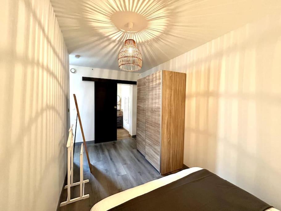 Cote Cour - Appartement En Plein Centre-Ville & Proche Des Thermes Rochefort  Exterior foto