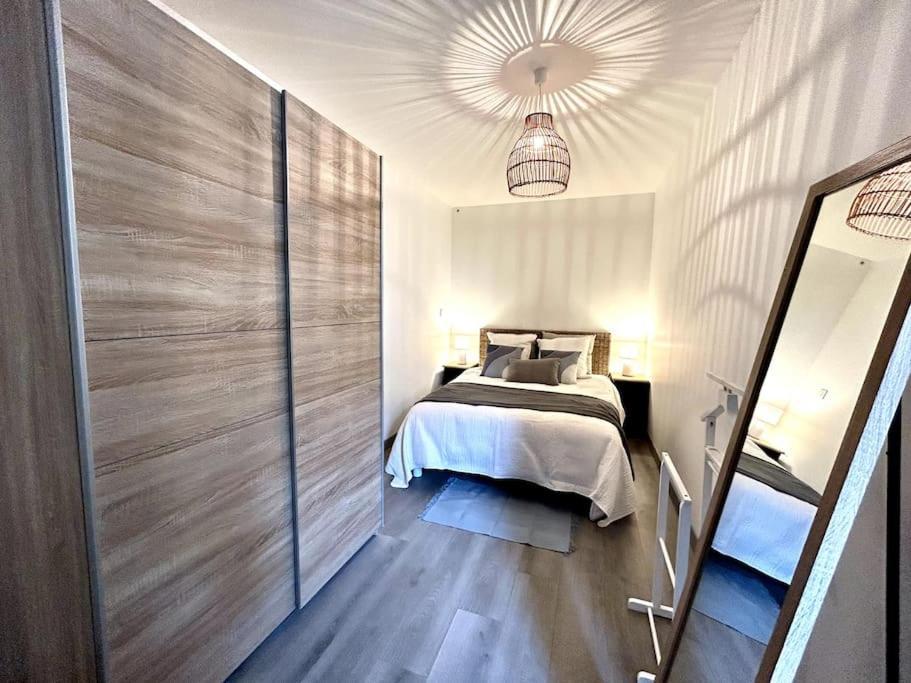 Cote Cour - Appartement En Plein Centre-Ville & Proche Des Thermes Rochefort  Exterior foto