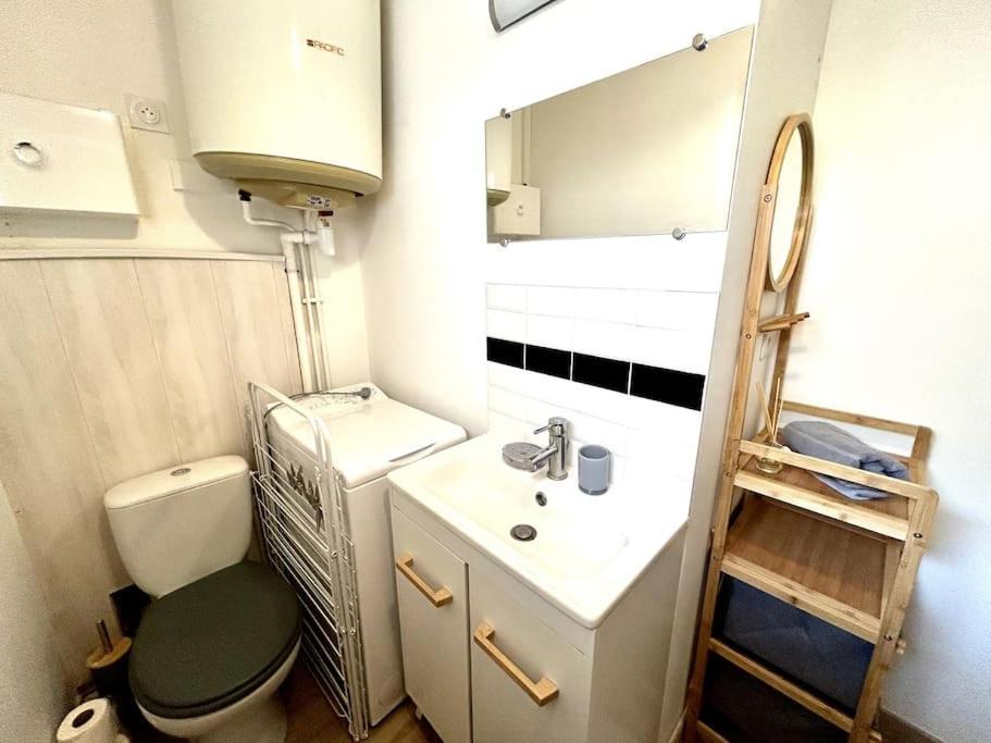 Cote Cour - Appartement En Plein Centre-Ville & Proche Des Thermes Rochefort  Exterior foto